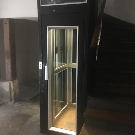 Charmante De Bonne A Montorgueil *